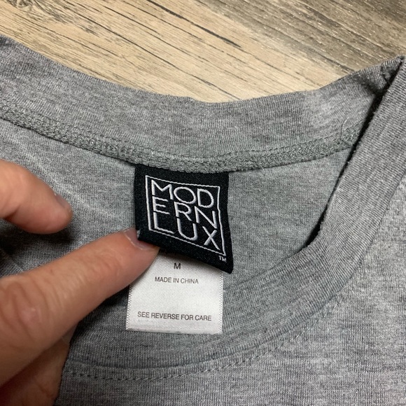 Modern lux avocado tee 🥑 - Picture 2 of 2